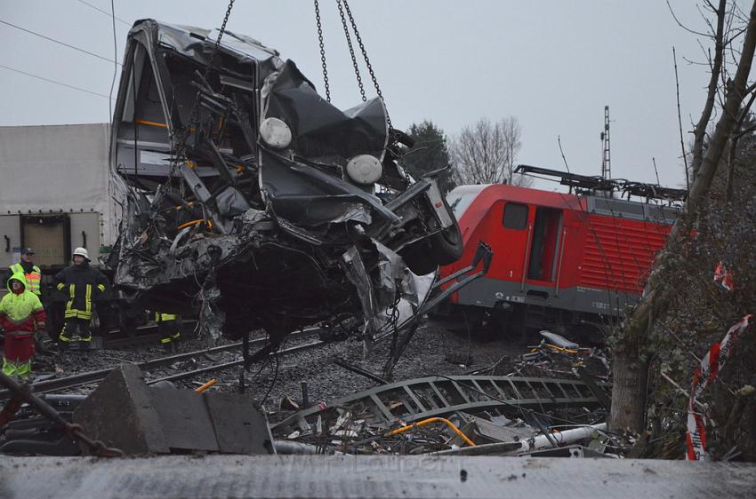 Schwerer VU Bus Zug Düsseldorf P469.JPG